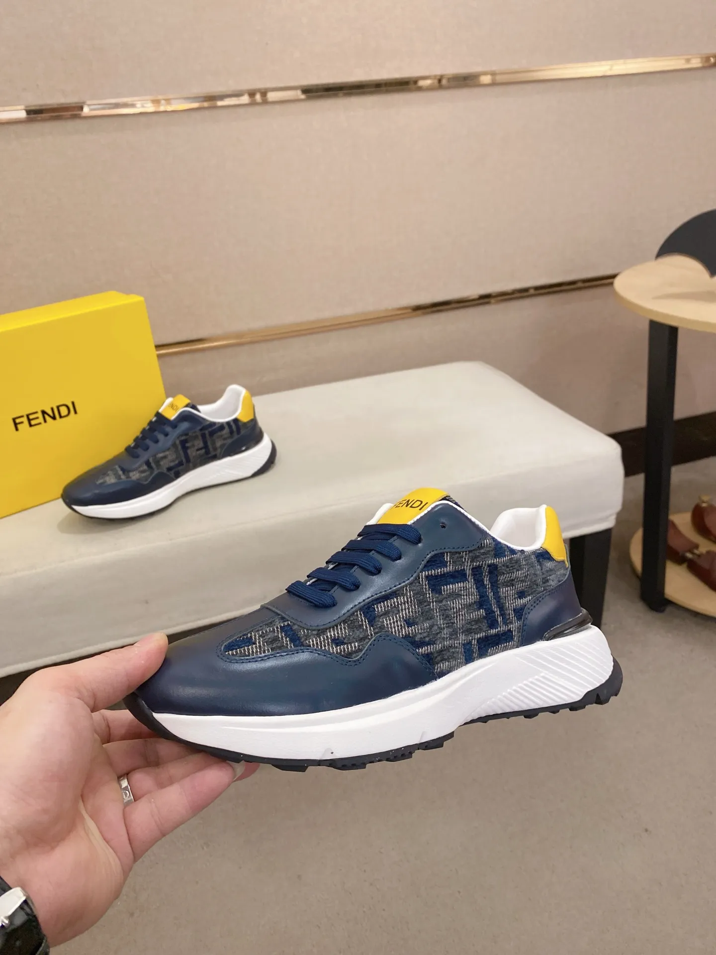 Men's shoes 💰 462💰 (fendi) New style 👊🏻 upper 🇮🇹 imported cowhide fabric 🇩🇪 lining imported sheepskin lining. The original outsole is molded to highlight the identity of every man, and the upper foot is elegant and stable🚶🏻🚶🏻The high-end custom counters reproduce the original version📯No matter the wind or rain, the shoe last remains unchanged and can withstand the verification of time🔍️,🔵 Size: 38-44